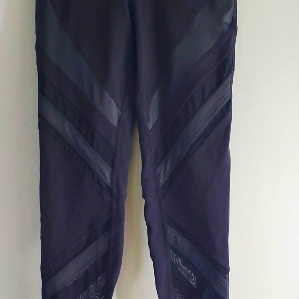 Alo Epic High Waist Mesh Panel Black Leggings Size Small - Picture 10 of 11